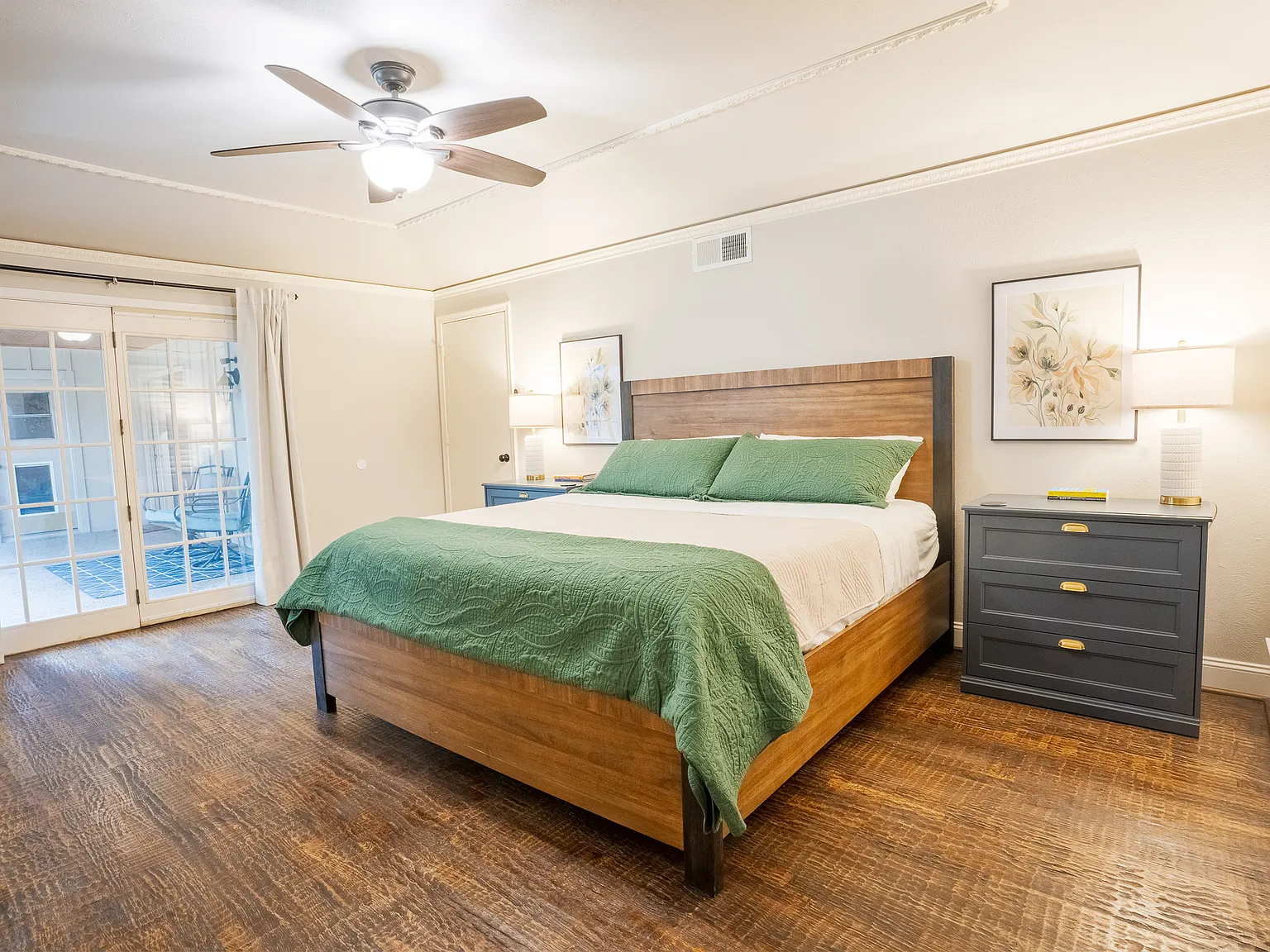 3 bed, 2393 sqft, $6,000 — Photo 4