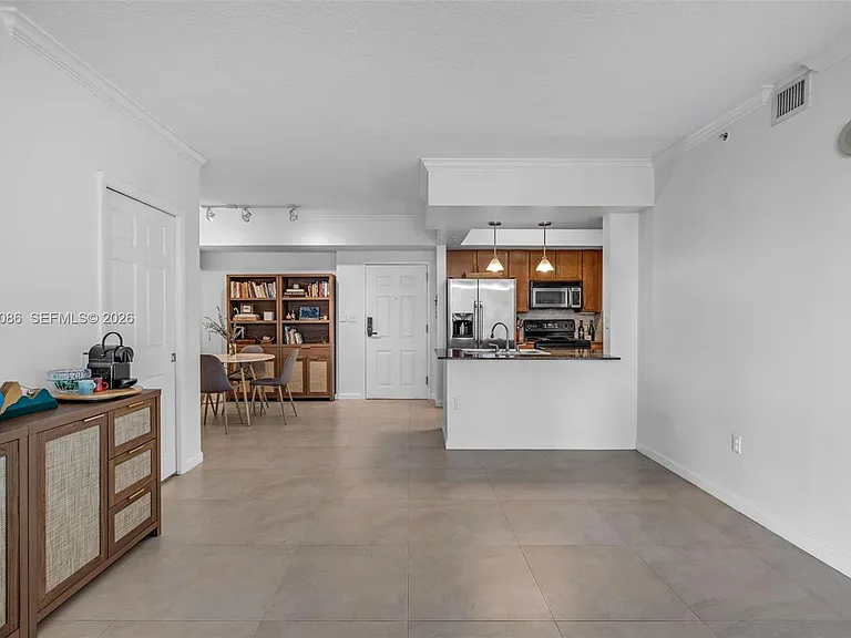 2000 N Bayshore Dr #909 — Photo 14