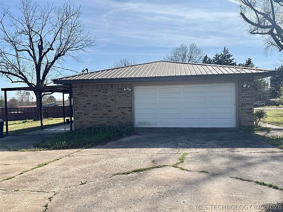 4th image of 900 SW 3rd St