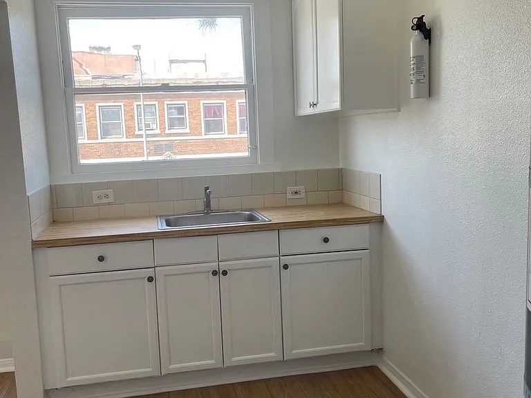 1162 N Western Ave. — Photo 9