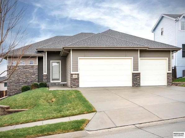 18301 Dewey Ave, Elkhorn, NE 68022