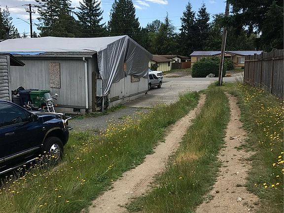 4th image of 10617 Rosewood Ave