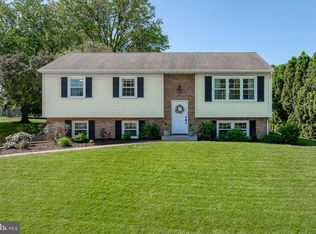 2436 Ellendale Dr, Lancaster, PA