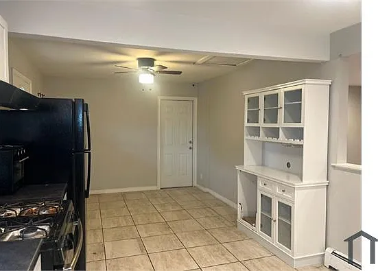 3 bed, 1300 sqft, $1,799 — Photo 3