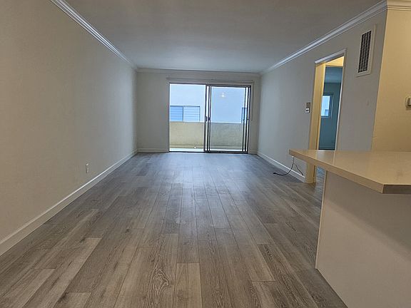 4th image of 1610 Granville Ave APT 16