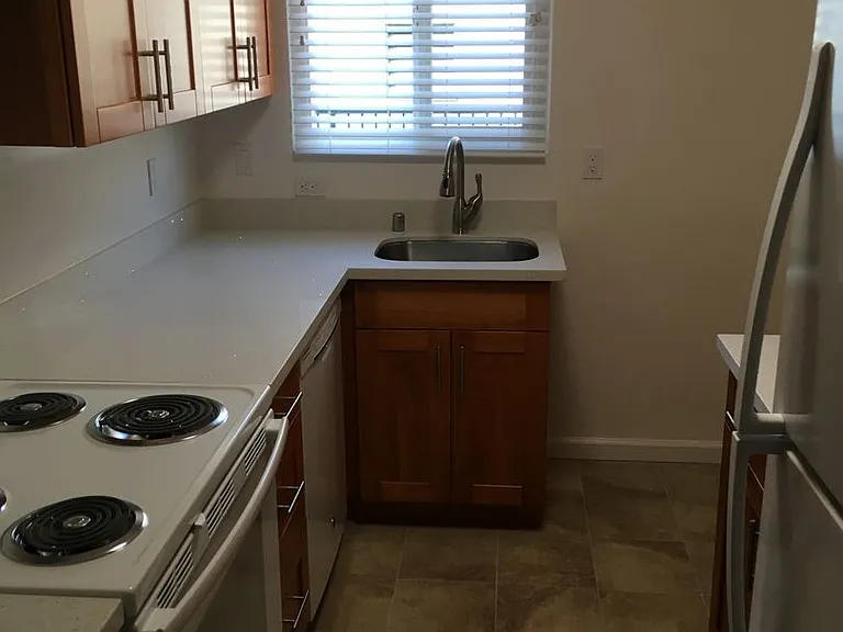 400 Ravenswood Ave — Photo 5