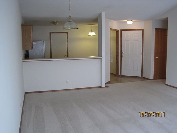 Liv. Rm looking to kitch.