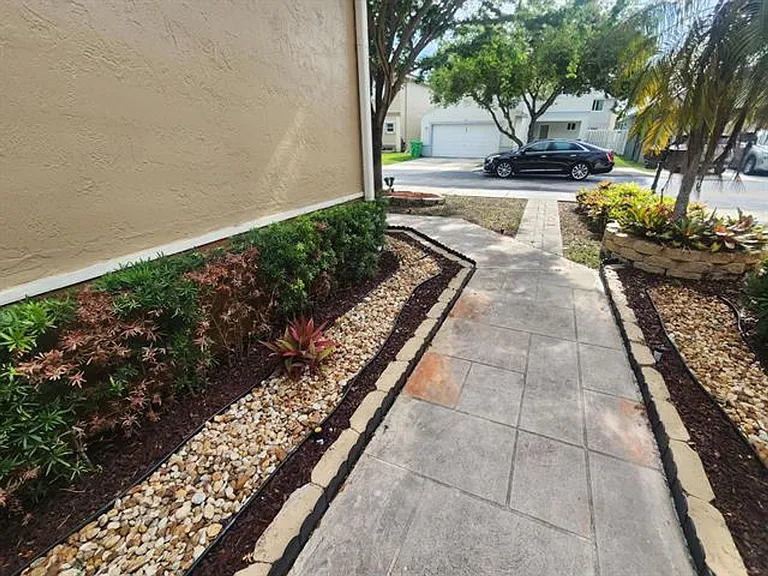250 E Riverbend Dr — Photo 22