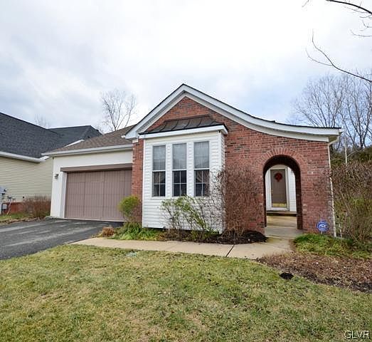 1st image of 35 Bluffs Ct