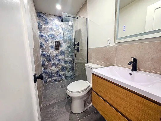 Bathroom, photo 1