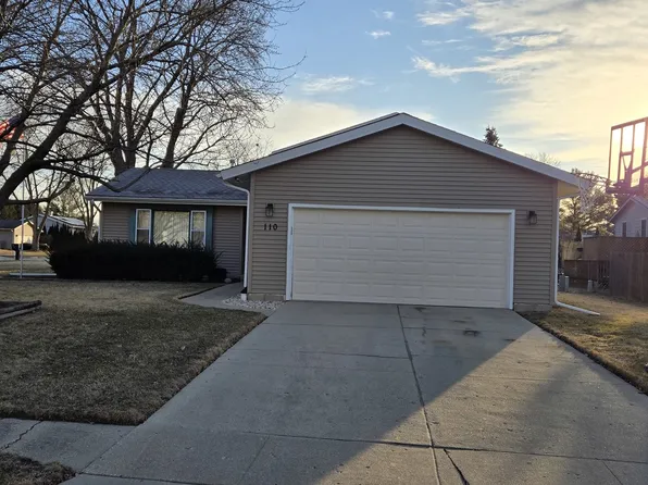 110 N Ashland Dr, McHenry, IL 60050
