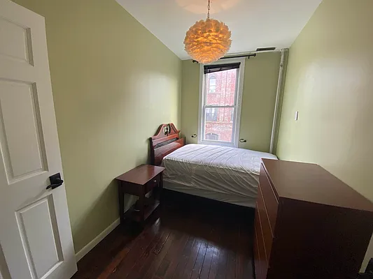 Rented by Premier Metro Realty Corp | media 29