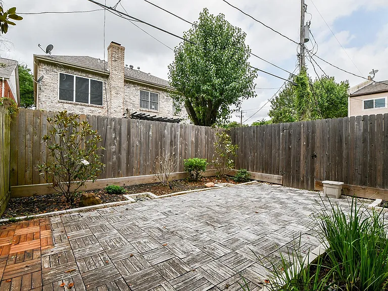 6114 Kirby Dr — Photo 31