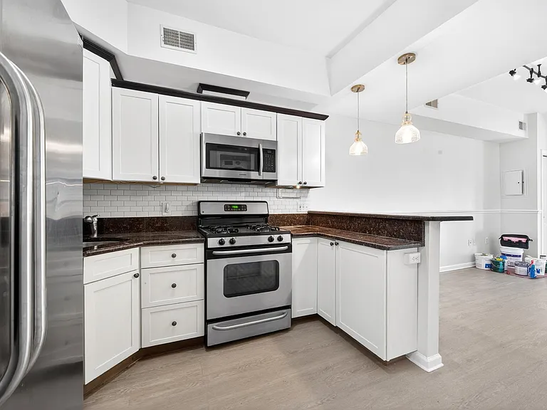 258 Pine St #2R — Photo 1