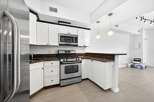 258 Pine St Photo 1