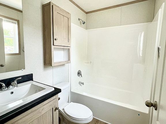 5th image of 171 Delaware Cir