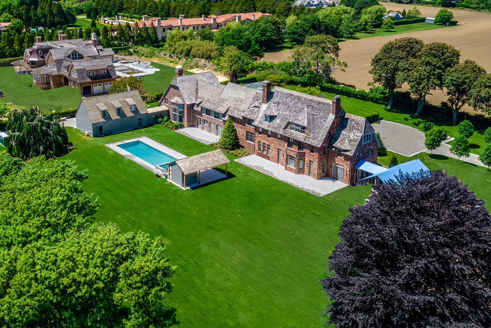 199 Coopers Neck Ln in Southampton Out East