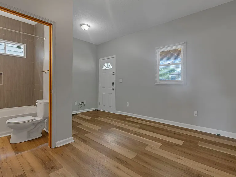 2023 - 2025 Sullivant Ave — Photo 17