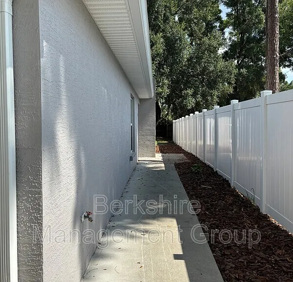 2405 Avenue C SW #A — Photo 11
