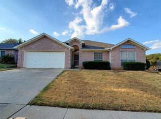 2201 Green Stone Dr, Arlington, TX 76001