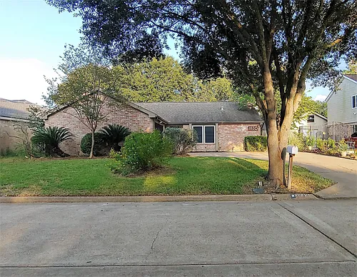 1930 Pepperwood Ln Photo 1
