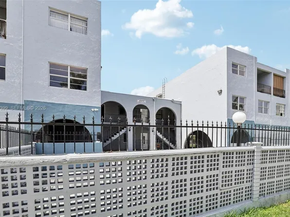1300 W 53rd St APT 25, Hialeah, FL 33012