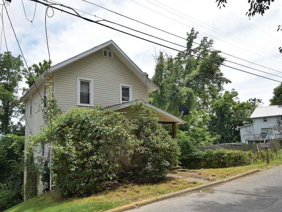 2nd image of 90 E End Ave