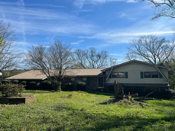422 Hasty Dr, Tunnel Hill, GA 30755