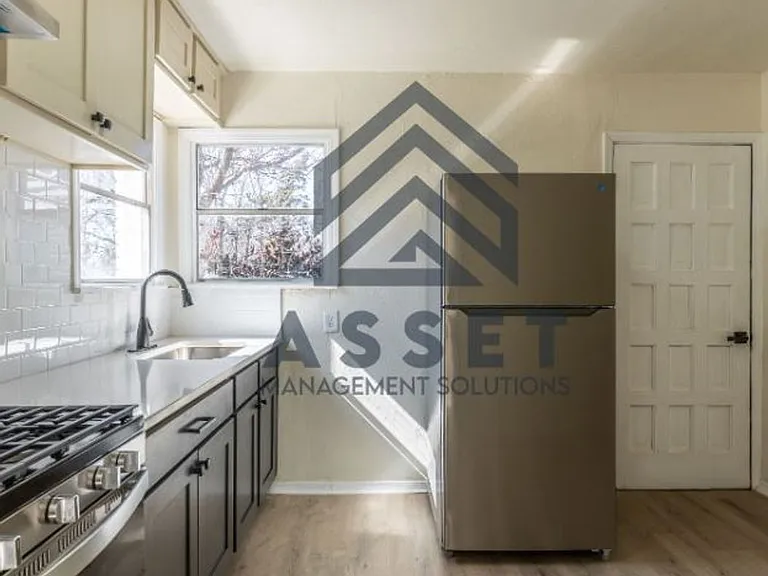 422 E Northrup Dr — Photo 13