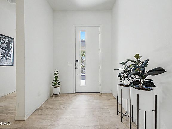 5th image of 1122 E MONTE Way