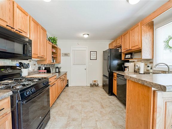 3rd image of 589 Palmer Dr