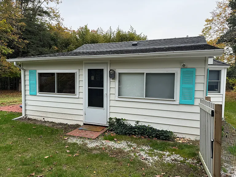 32 Locust Ave — Photo 7
