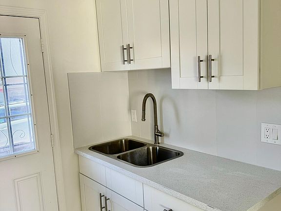 5th image of 1613 S Gladys Ave APT 3
