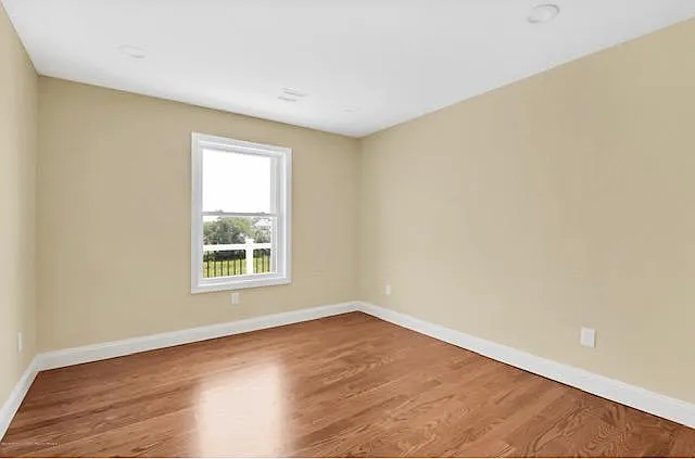 805 Saint Johns Ave — Photo 17
