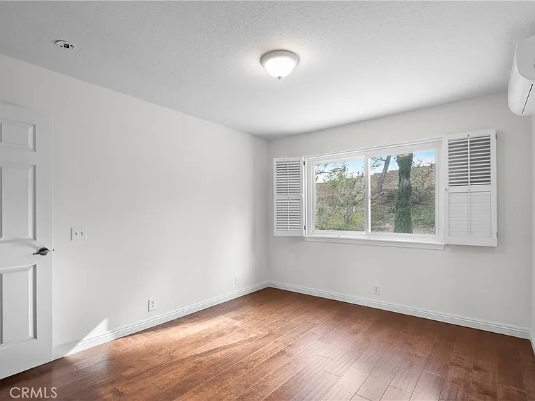 11861 Darby Ave — Photo 37