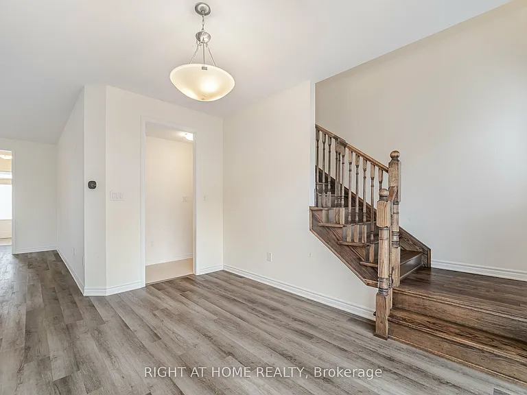 908 Sumac Cres — Photo 18