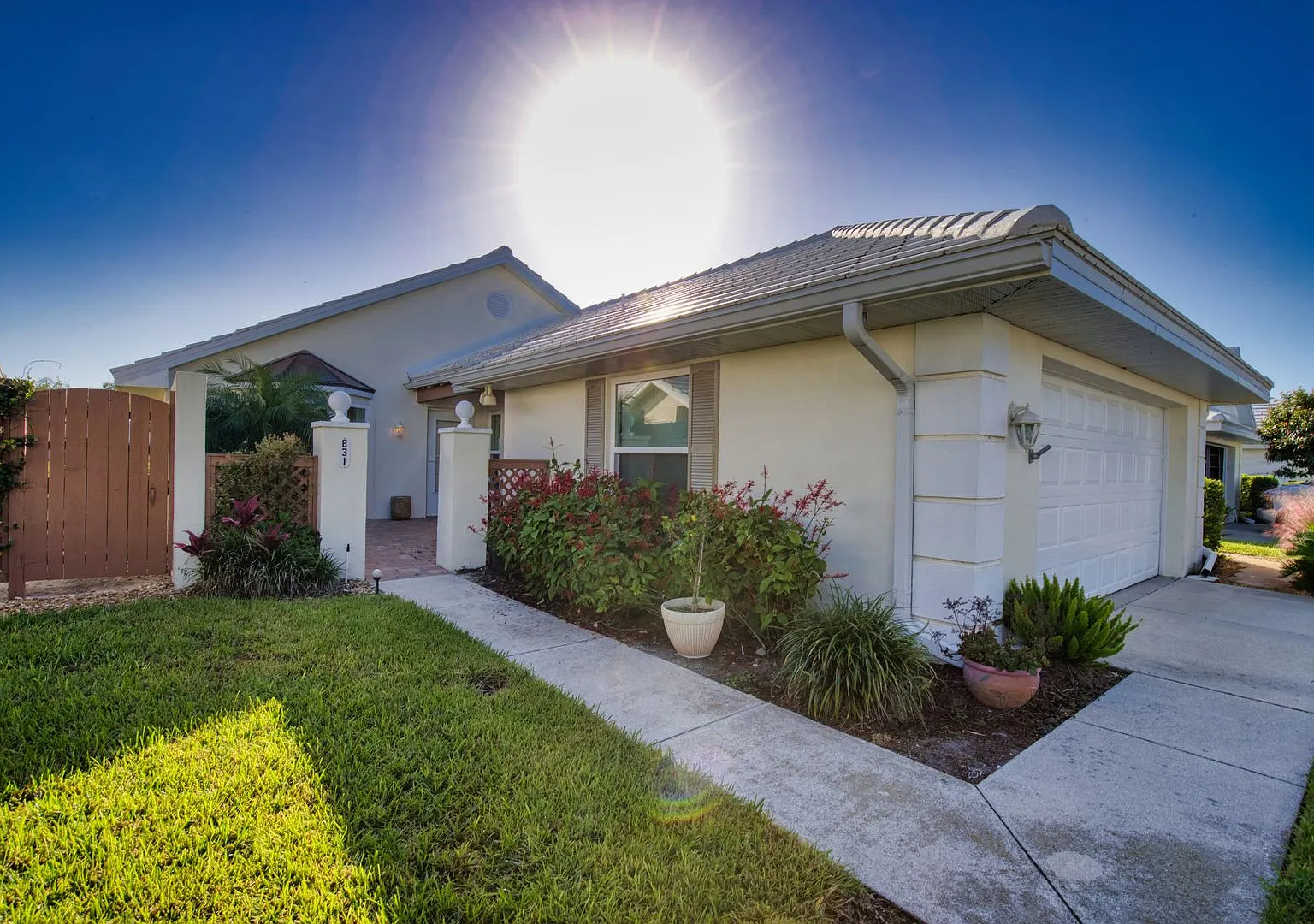 Seasonal Short-Term 2 Bedroom 2 Bathroom Villa located in Plantation! — Photo 1