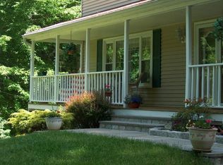 7 Murphys Ln, Brookfield, CT 06804