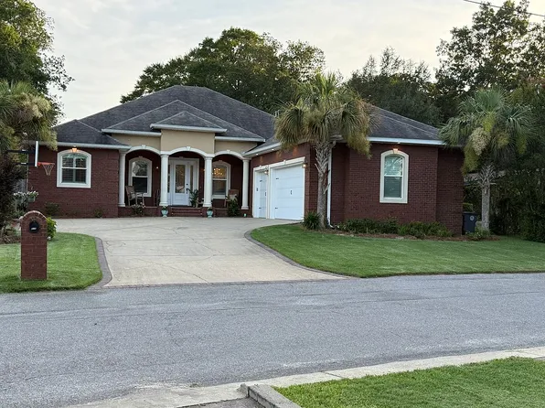 245 S Bayshore Dr, Valparaiso, FL 32580