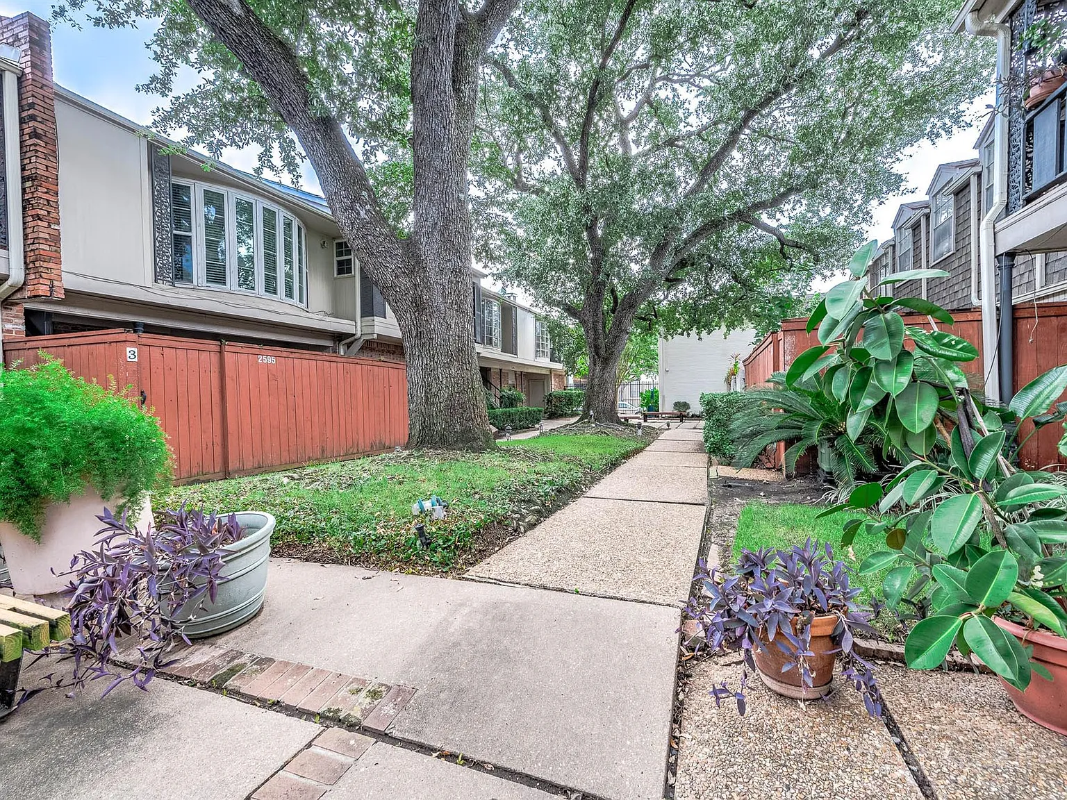 1 bed, 1.0 bath, 820 sqft, $1,300 — Photo 4