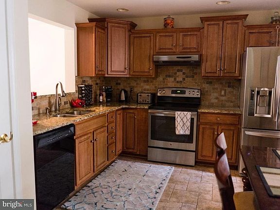 5th image of 135 Creekgate Ct