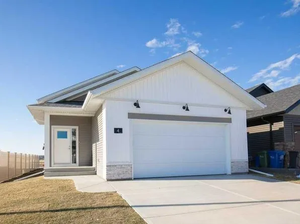 4 N Emmett Cres, Red Deer, AB T4P 3G8