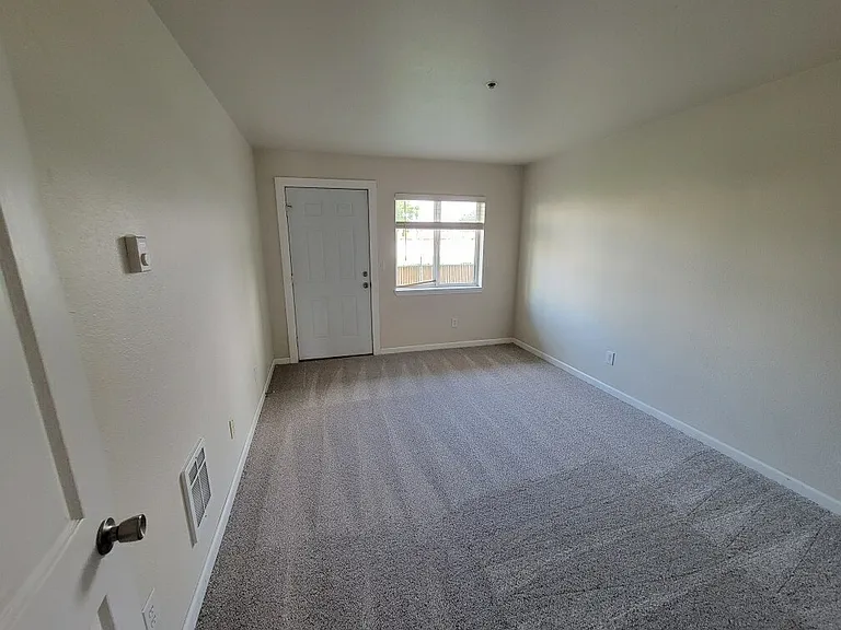 Mission View Flats — Photo 11