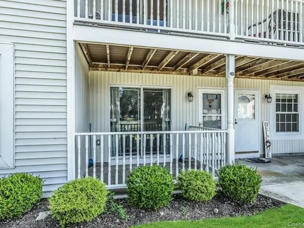 17 Fairview Cir, Middle Island, NY 11953