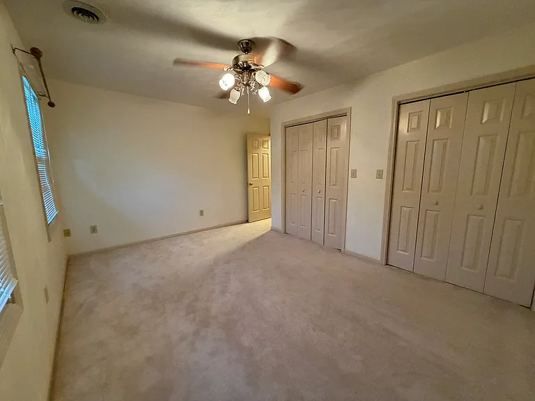 5206 Meadow Creek Dr — Photo 24