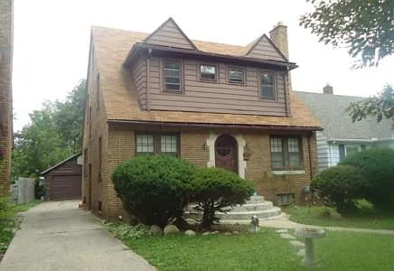 3 bed, 1.5 bath, 1370 sqft, $1,795 — Photo 1
