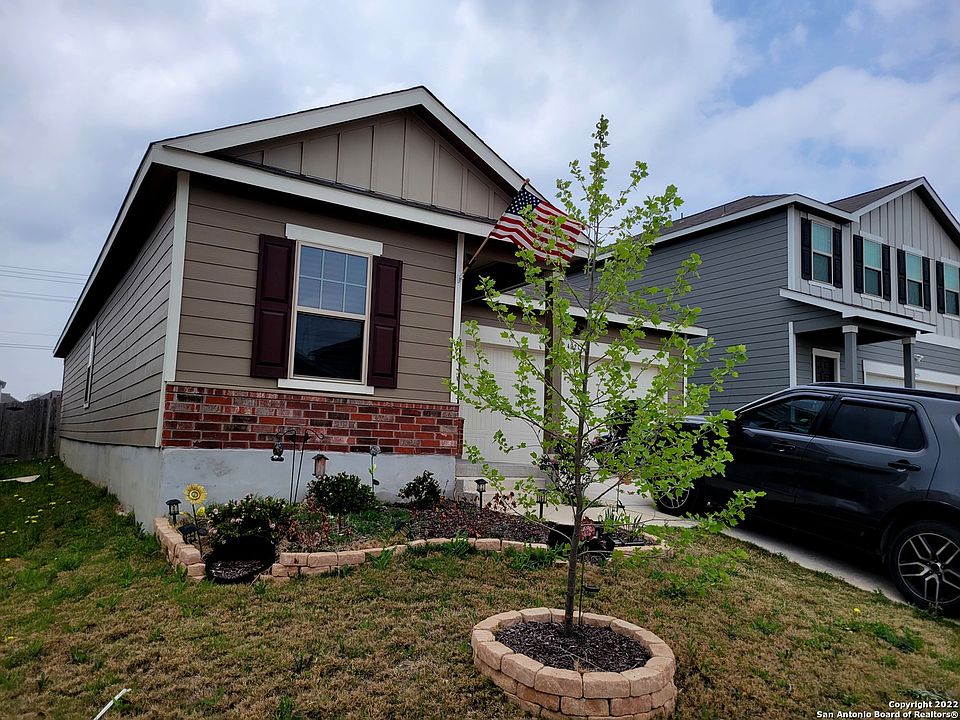 2nd image of 4921 HALLIES GARDEN