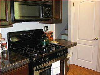 5th image of 607 Larchmont Dr