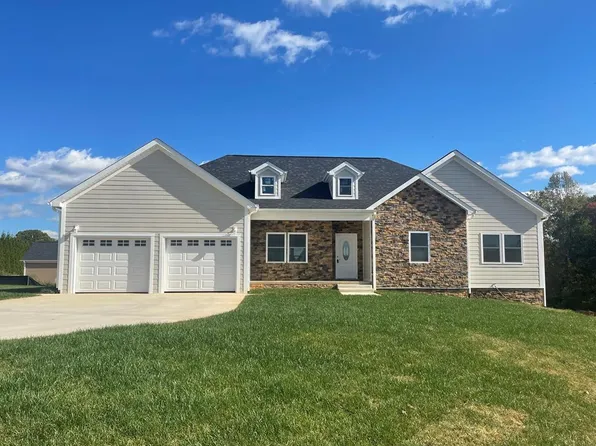 101 Copper Ct, Danville, VA 24540