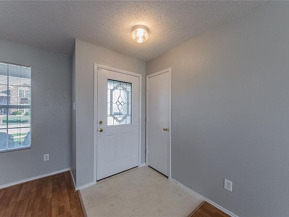 5th image of 10765 Braemoor Dr